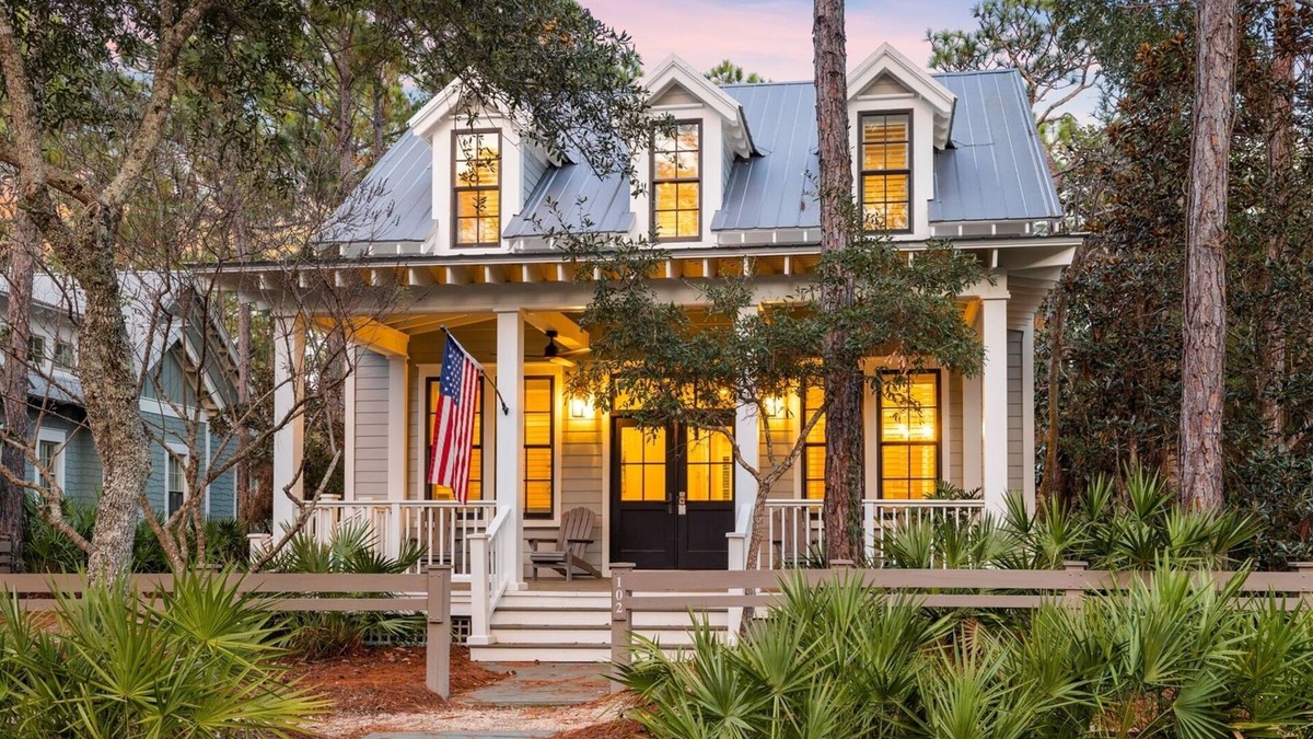 Forest District House | Walk to Camp WaterColor! LSV, Bikes, Pet Friendly! Perfect for Families!