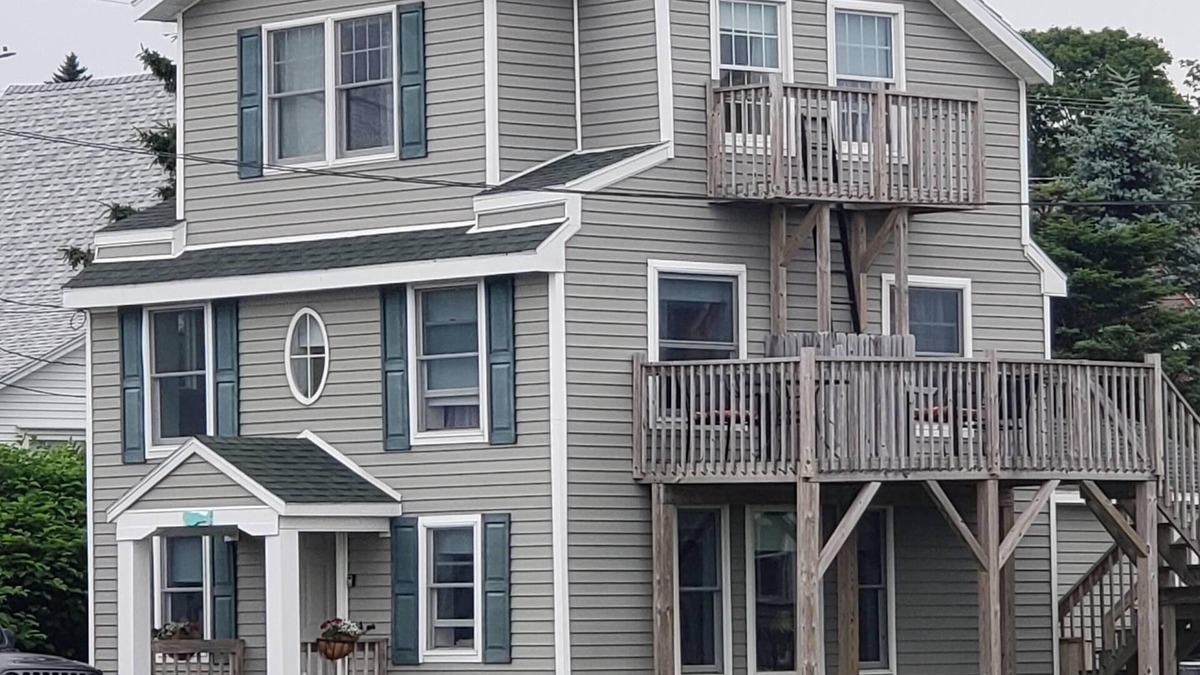 Lubec House | Walk to Campobello & beach/Weekly discount/Pets welcome/Water views/Fire pit