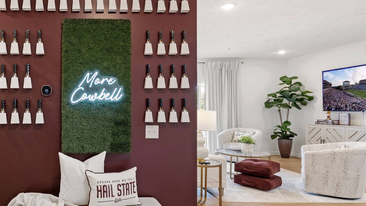 Starkville Condo | Walk to Davis Wade Stadium, Pet Friendly, King Bed
