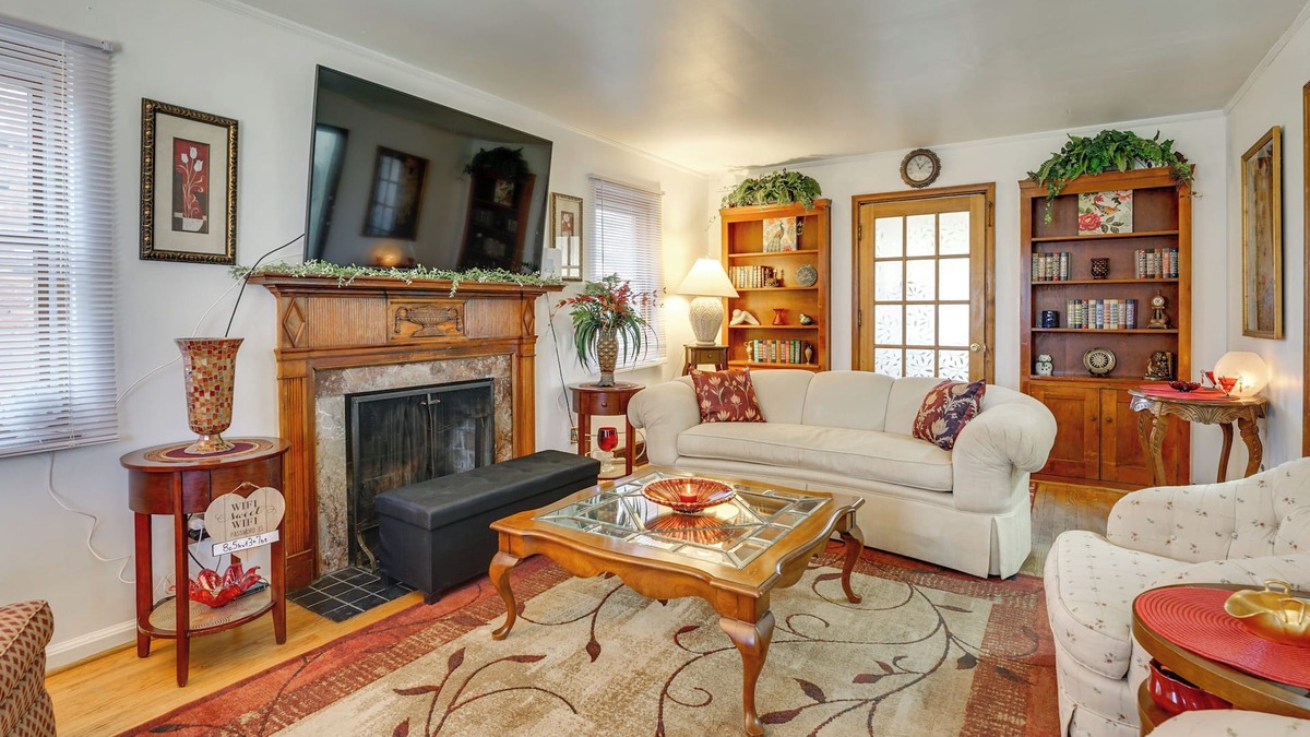 Royal Oak House | Walk to Detroit Zoo: Home w/Sunroom & Patio!
