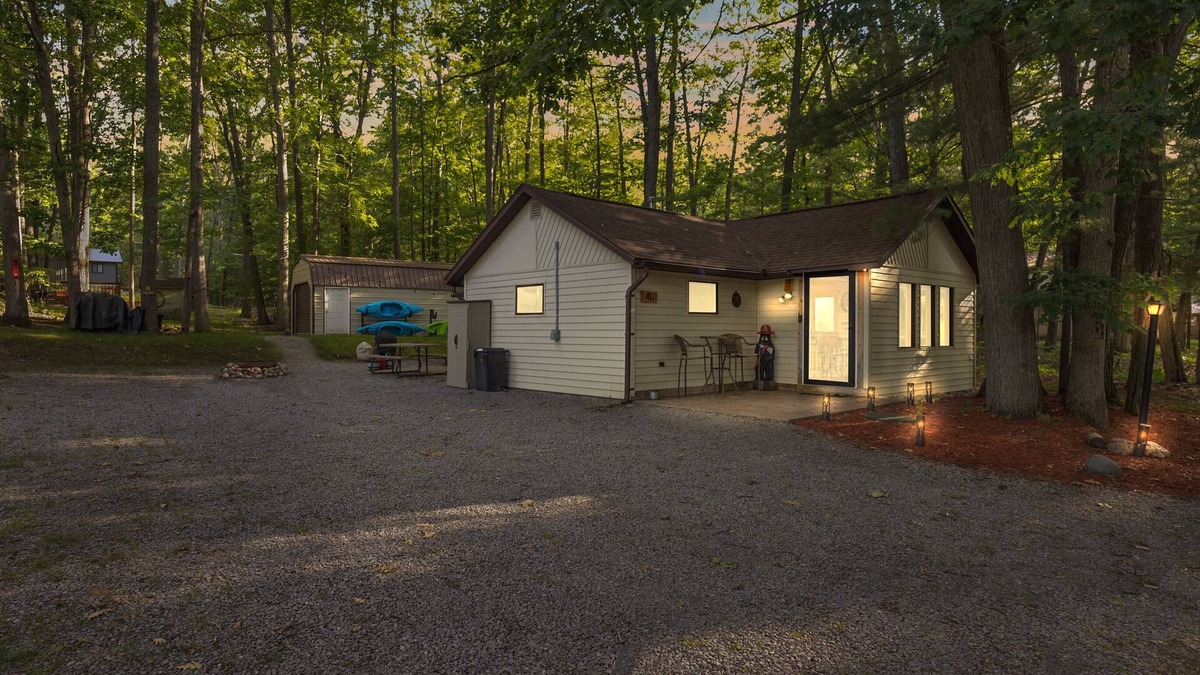 Higgins Lake Cottage | -Walk-to-Dock-Higgins Lake-Kayaks-beanbagtoss🏖️🛶🚤