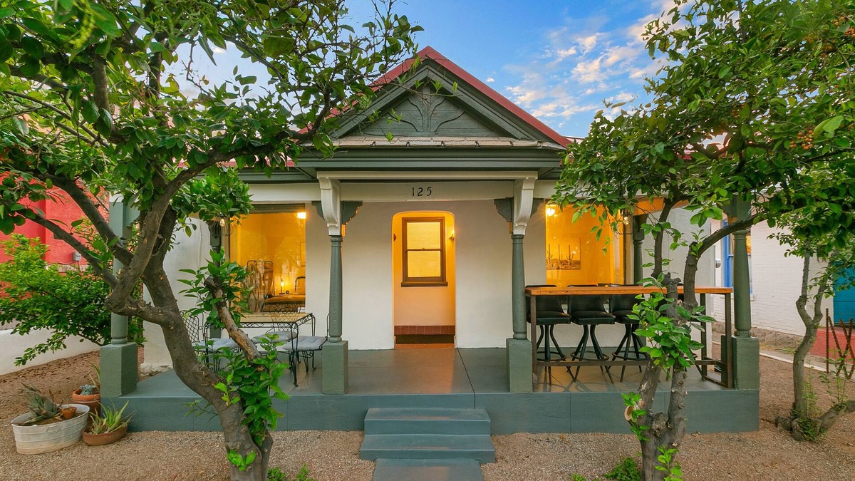 Iron Horse House | Walk to Downtown, 4th ave and more. Mins to EVERYTHING!