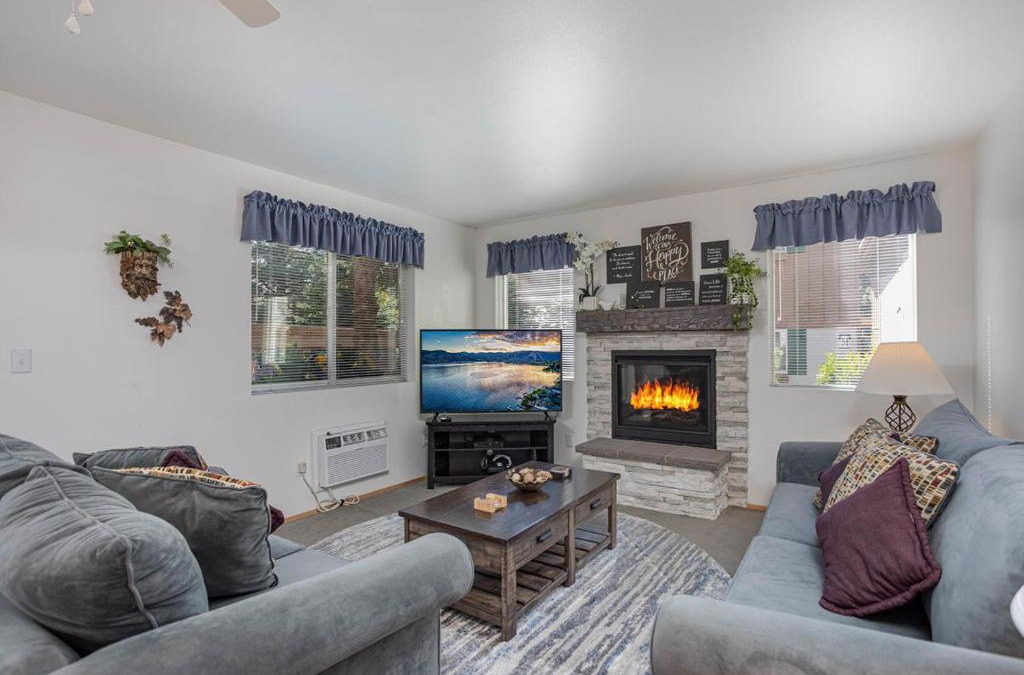 Downtown Leavenworth Apartment | Walk to Downtown , 7 Guests , Pets , AC, No Stairs