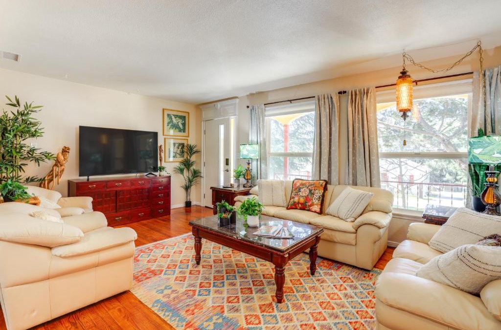 Atascadero House | Walk to Downtown Atascadero Cottage with Sunroom!