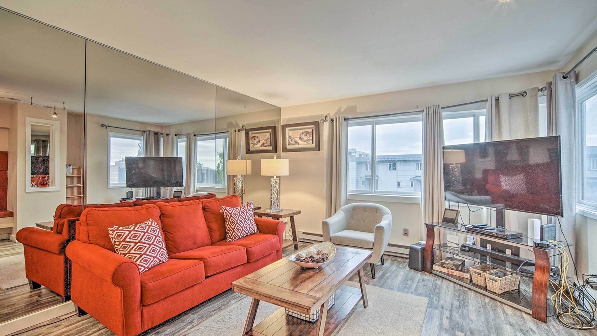 South Addition Condo | Walk to Downtown & Coast Trail: Condo in Anchorage
