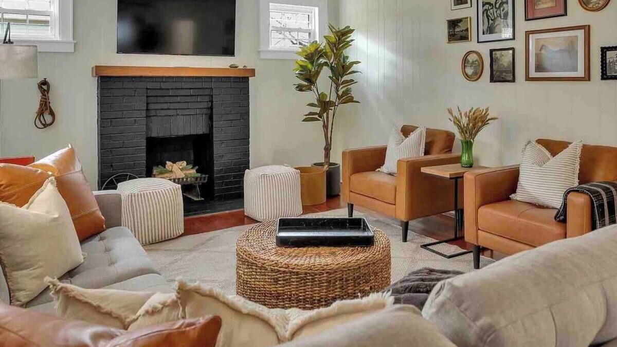 Bristol House | Walk to Downtown! Large Lux Home
