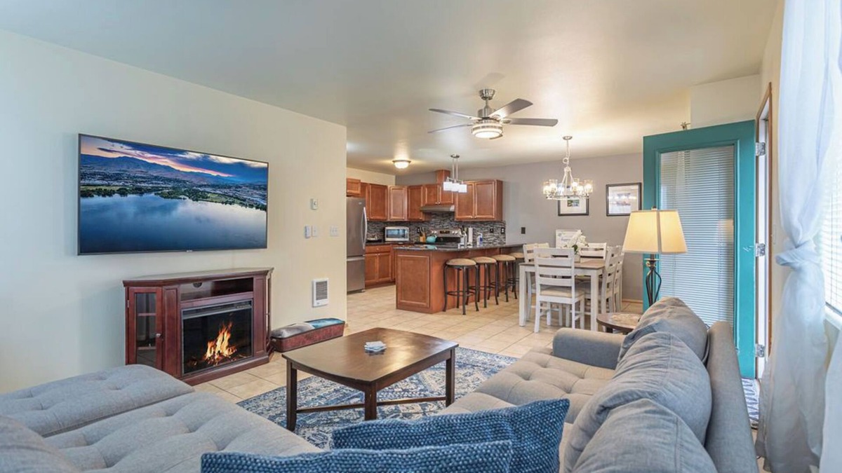 Downtown Leavenworth Condo | Walk to Downtown, Restaurants, Gazebo, Coaster, Pet Friendly and Free Parking!