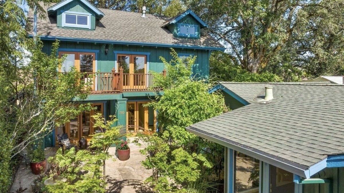 Sebastopol House | Walk to Downtown Sebastopol Luxe Vacation Living