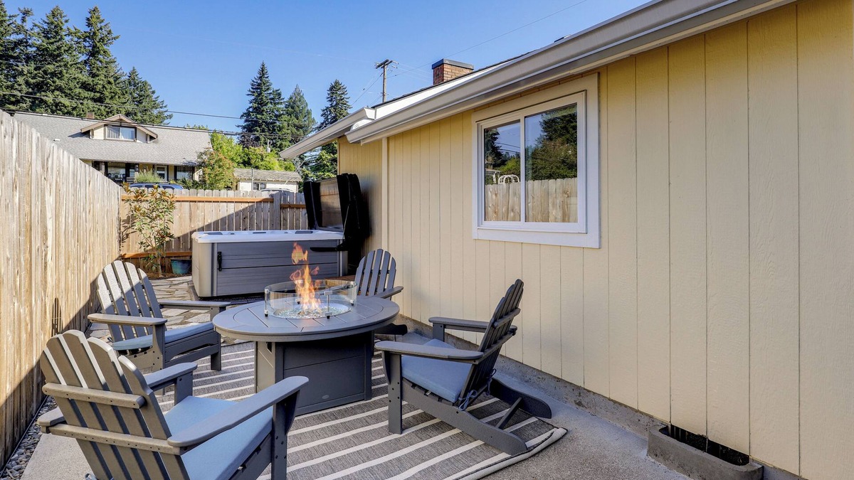 Camas House | Walk to Dtwn Camas! Updated Home w/Game Room