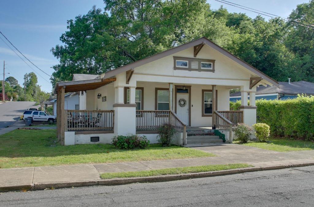 Hot Springs House | Walk to Dtwn Hot Springs Lazy Daze Bungalow