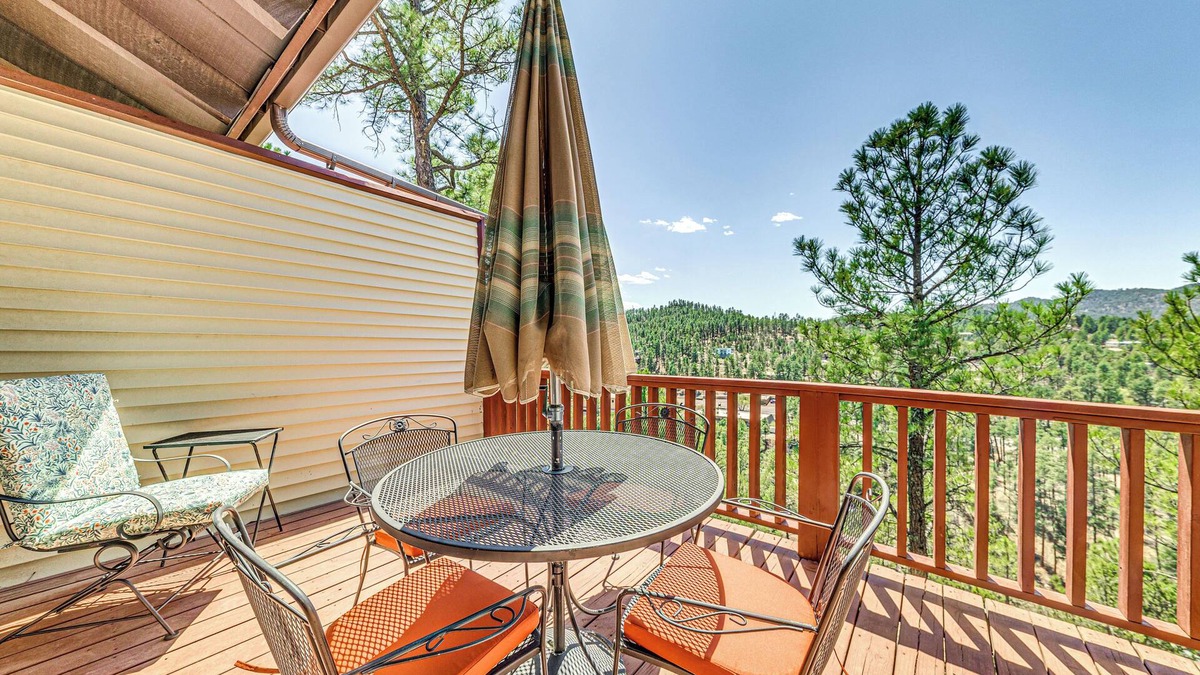 Ruidoso Condo | Walk to Dtwn Ruidoso: Mtn-View Condo w/Pool!