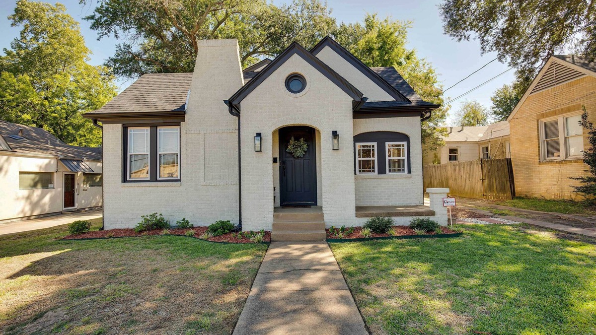 Tyler House | Walk to Dtwn: 'Tyler Tudor' w/Backyard