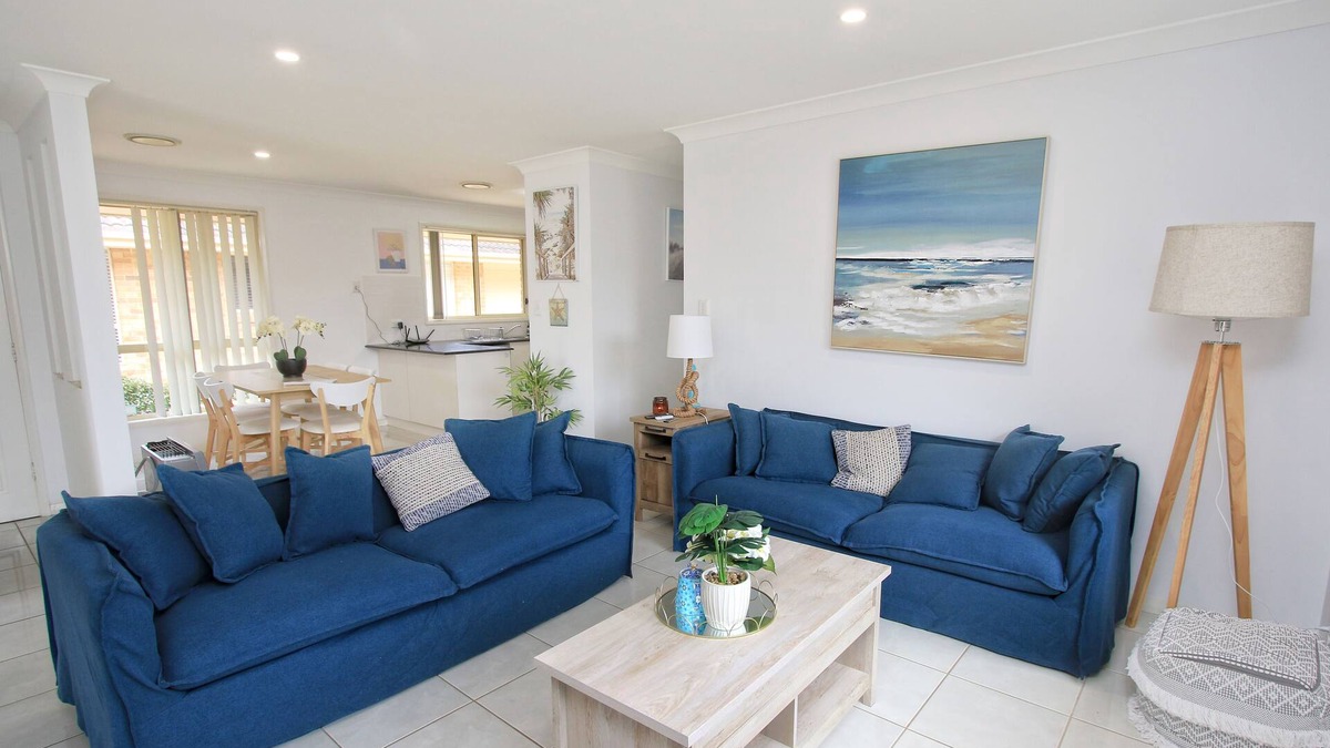 Ettalong Beach House | Walk to Ettalong beach close to shops KING BED