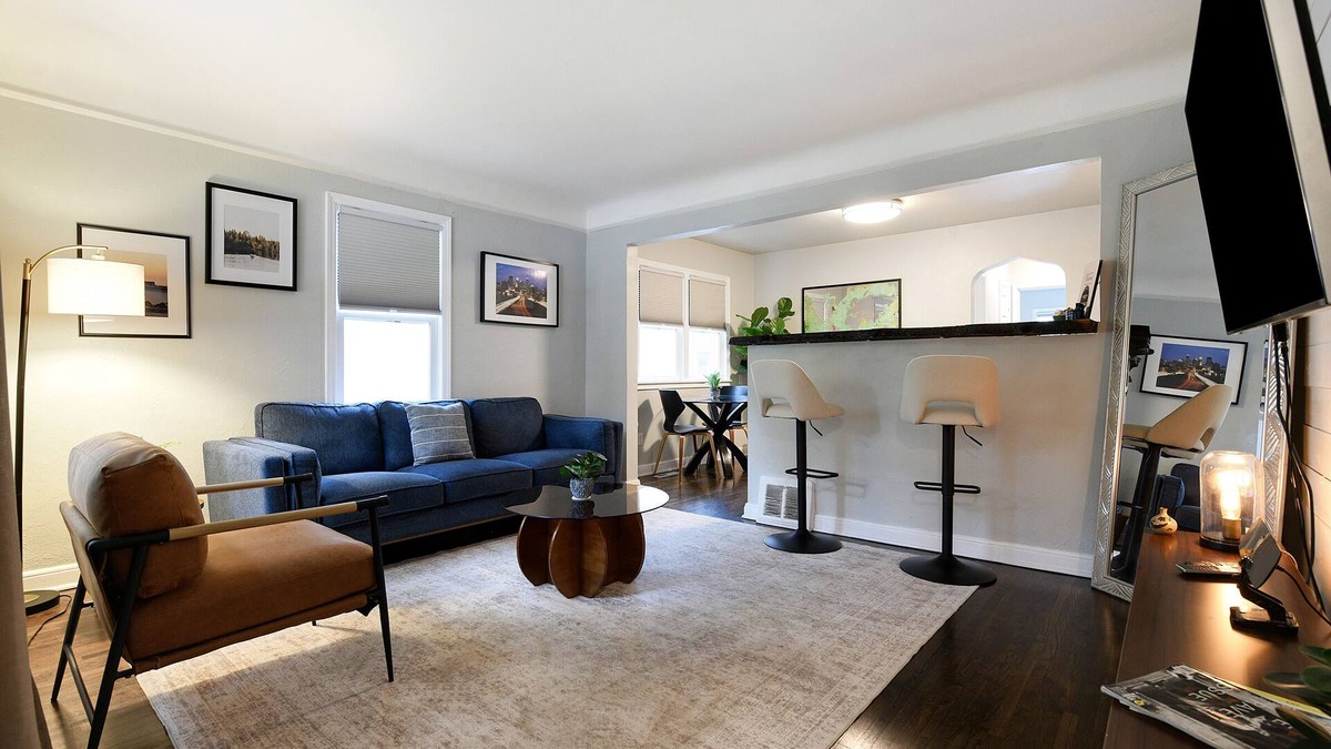 Hiawatha House | Walk to Falls/Close to Everything/Fenced Backyard