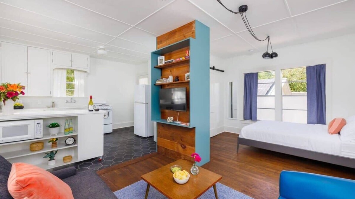 Hyde Park Apartment | Walk to Food, Fast Wifi - Pastel Studio - Portoro