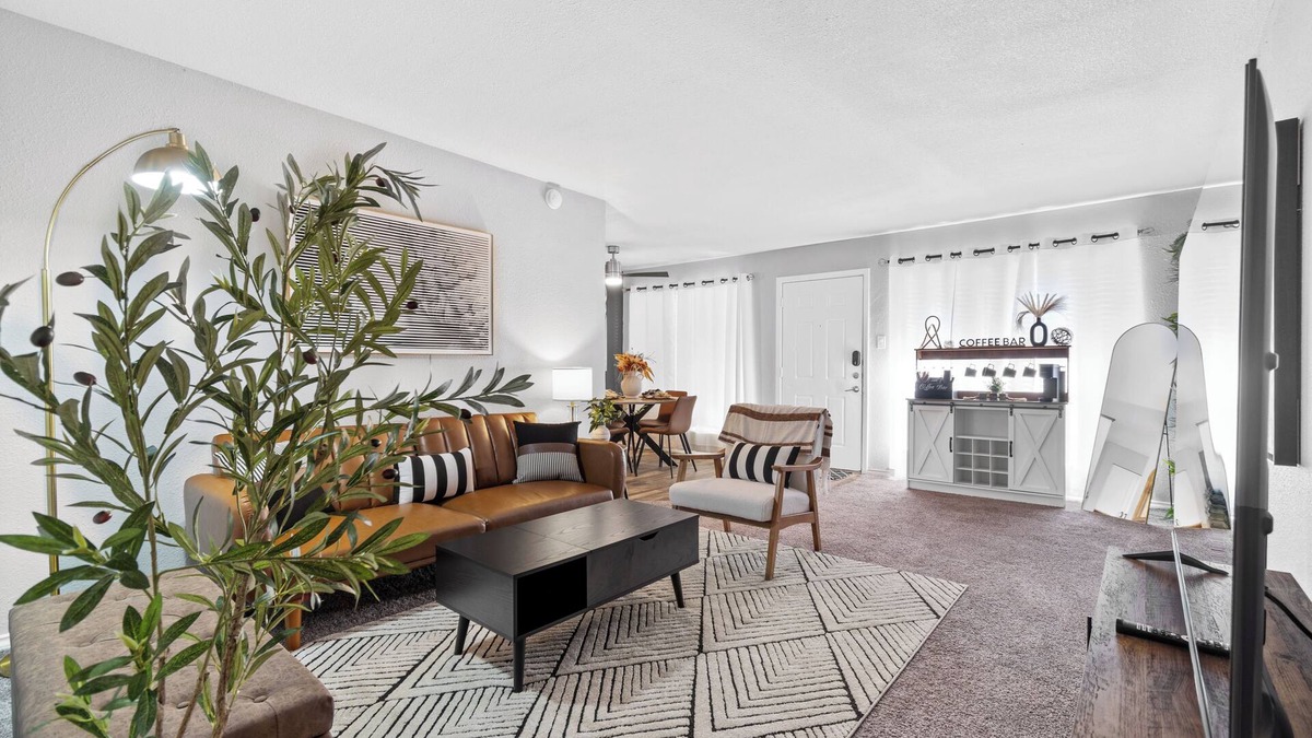 Central Arlington Apartment | 🏈⚾ Walk to games, chill in style—your fan HQ awaits! 2 br Professional designed!