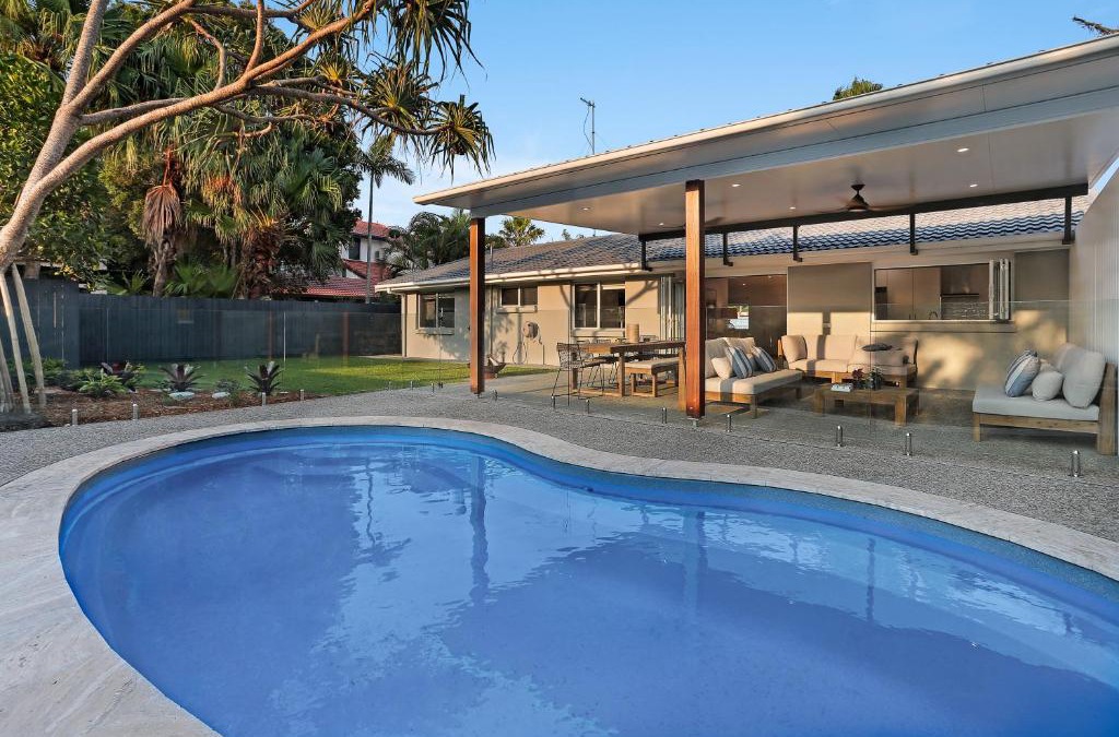 Noosa Heads House | Walk to Hastings Street, Noosa Sound