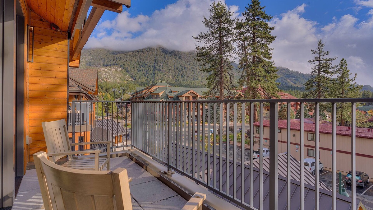 Lakeside Park House | Walk to Heavenly /Casinos/Beach, 5 Star, Resort Pool & Spa, Gym, Balcony: Zalanta Penthouse