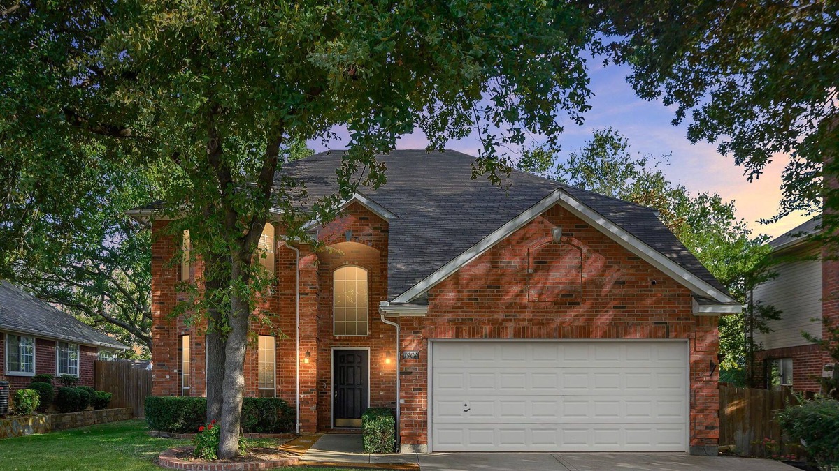Grapevine House | Walk to Lake Grapevine! 30+ days stays & pet friendly