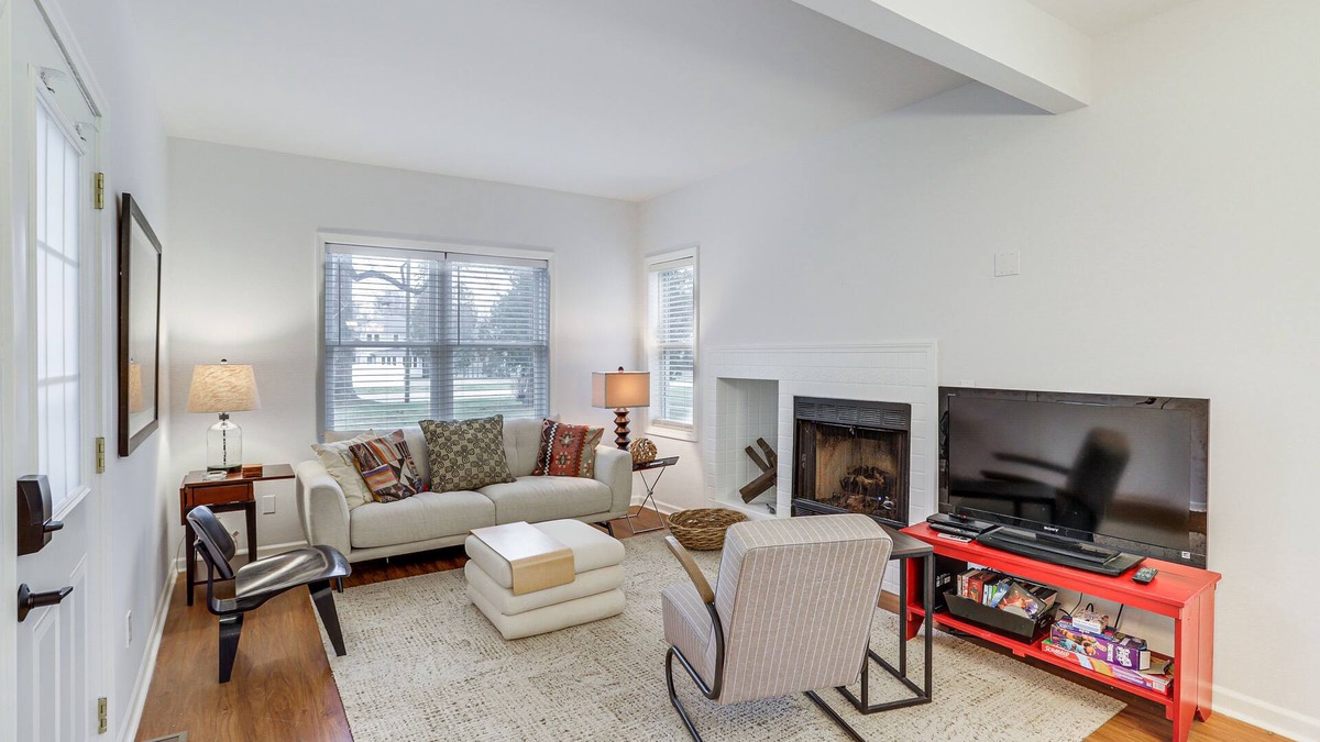 South Haven Condo | Walk to Lake Michigan - South Haven Condo!