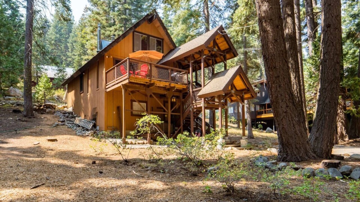 Homewood House | Walk to Lake West Shore Cabin Hot Tub DogOK EVplug