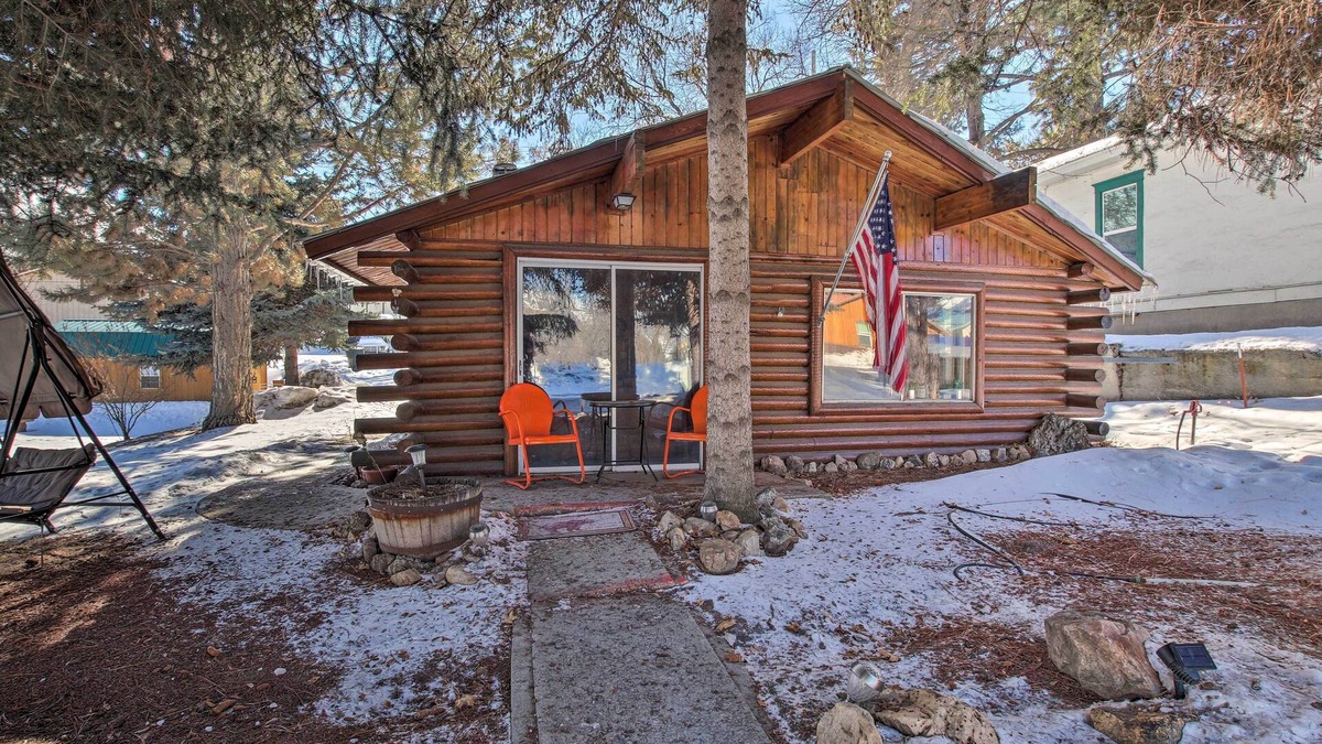 Lava Hot Springs Cabin | Walk to Lava Hot Springs Pools from Cozy Cabin!