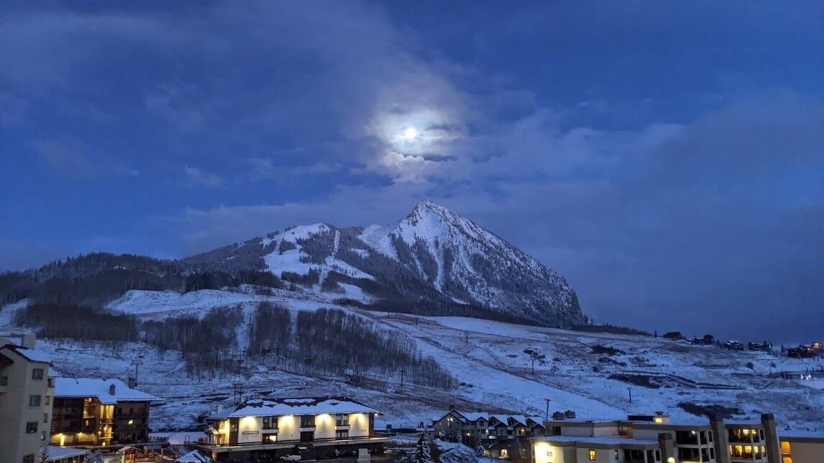 Crested Butte Condo | Walk to Lifts, Newly Renovated, Mtn. Views, Fireplace, Hot Tub, Garage Access