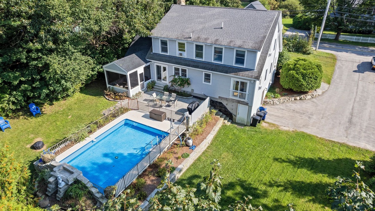 York Harbor House | Walk to Long Sands Beach| Private Pool| Dogs Welcome | First Floor King Bedroom