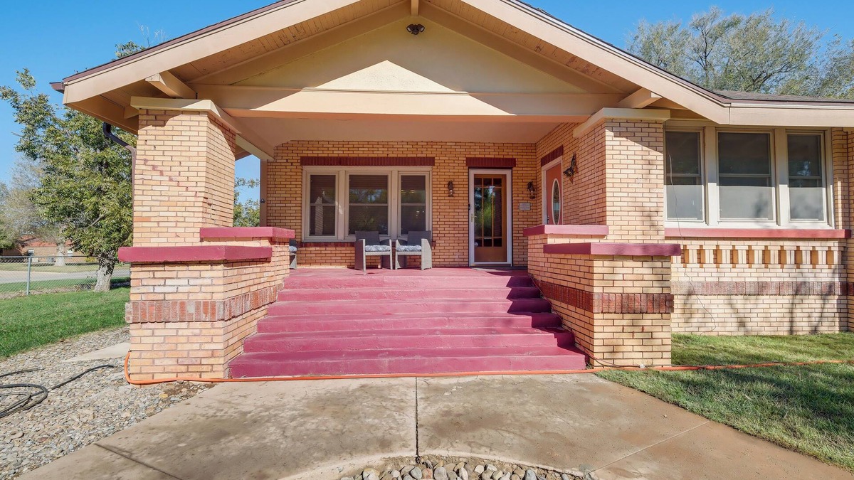 Roswell House | Walk to Main Street: Charming Roswell Home!