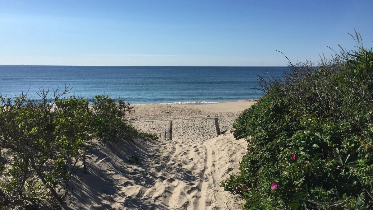 New Shoreham House | Walk To Mansion Beach