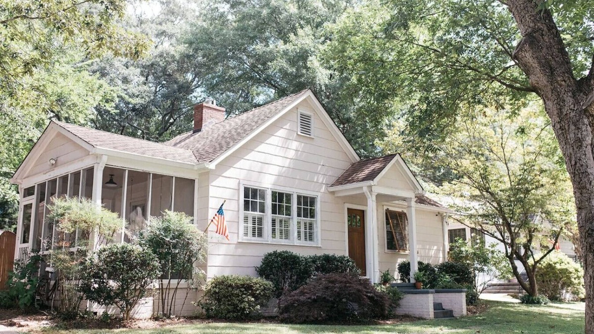 Marietta House | Walk to Marietta Square -The Cottage on Maple
