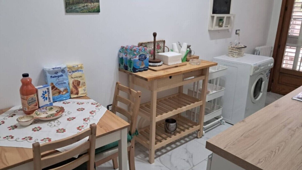 Pietramelara Apartment | Walk to Markets Private Backyard+Free Parking English Help
