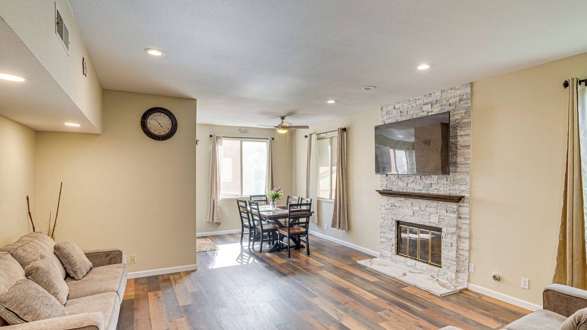 Sylmar House | Walk to Olive View Medical: Home w/Pool Access!
