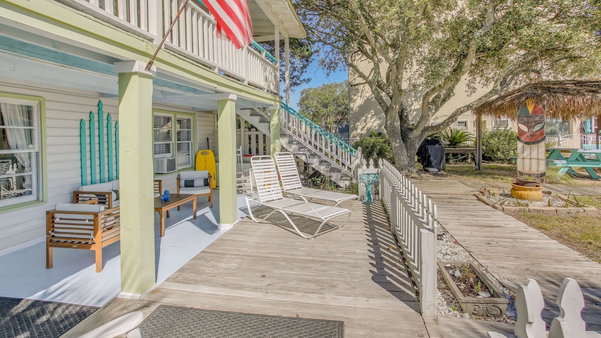 Downtown Myrtle Beach Cottage | Walk to Pier: Coastal Gem w/Views in Myrtle Beach