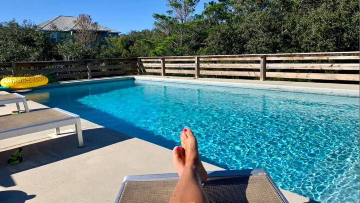 Surf Side Shores House | WALK TO PRIVATE ACCESS "PET FRIENDLY BEACH" ENJOY nPRIVATE POOL & HOT TUB