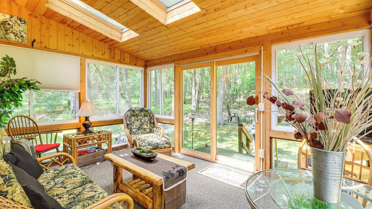 Lake Harmony House | Walk to Restaurants: Lake Harmony Townhome!