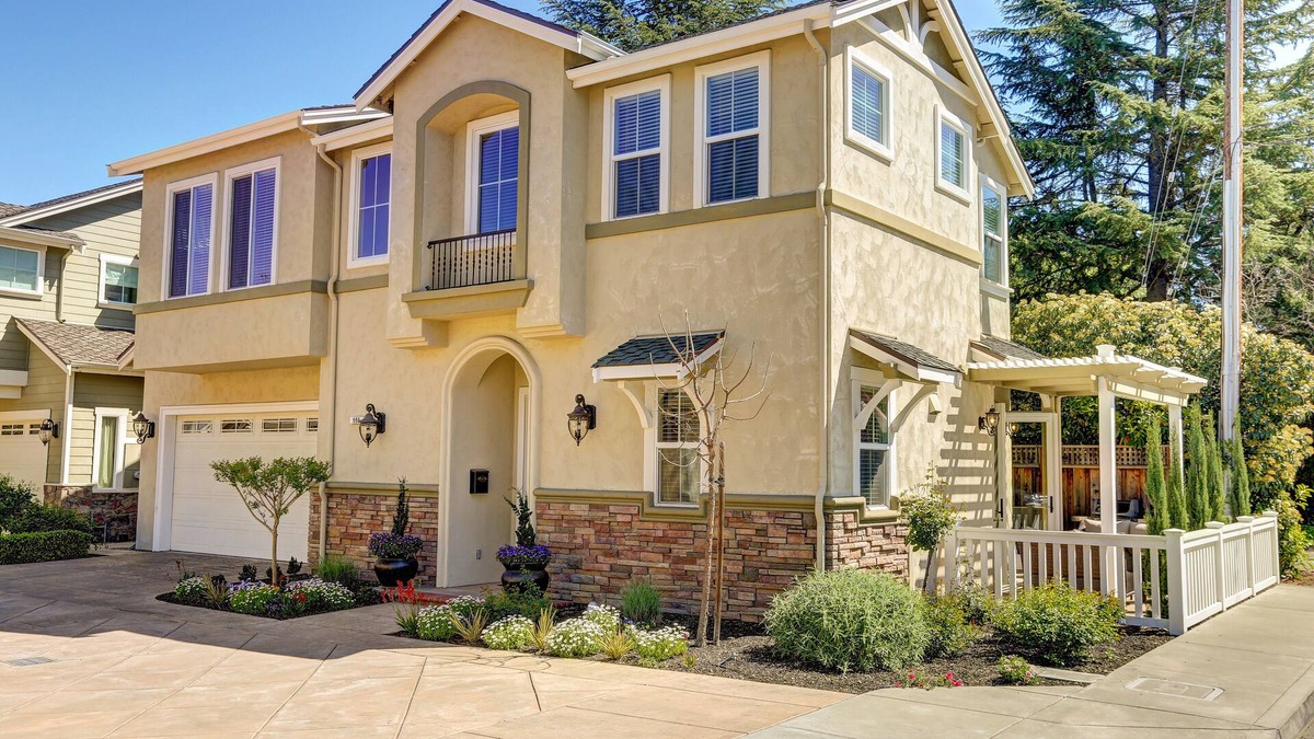 St. Helena House | Walk to Restaurants, Wineries and More