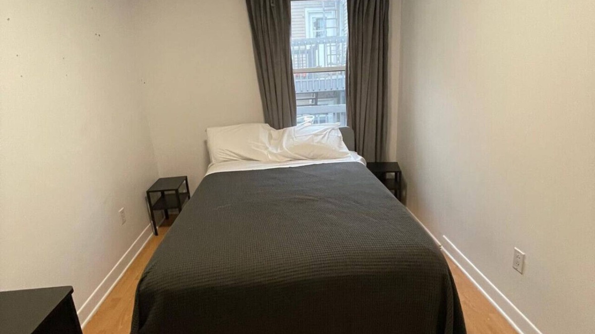 Saint-Jean-Baptiste Apartment | Walk To Rue St-Jean: Fast Wi-Fi + workspace + AC