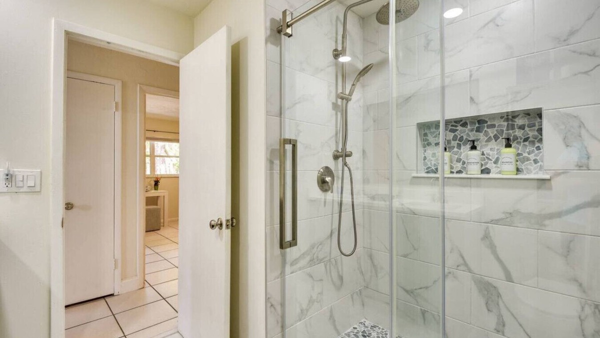 Central Sarasota Apartment | Walk to Sarasota Bay, Free WIFI, parking and laundry