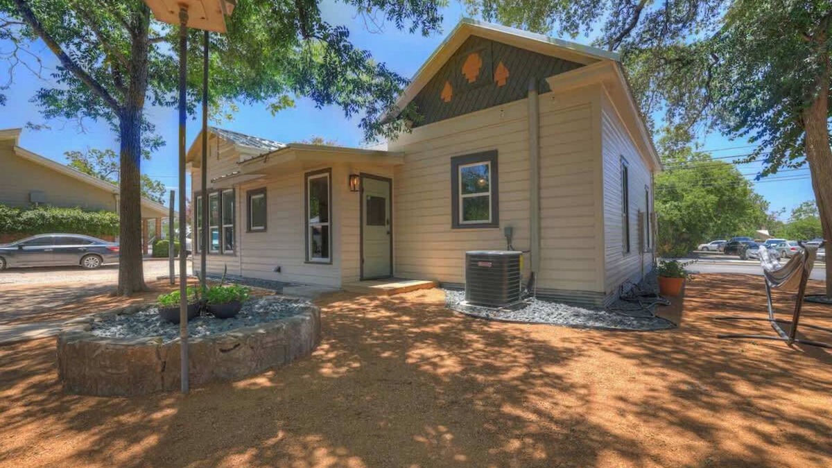 New Braunfels House | Walk to Schlitterbahn With Firepit