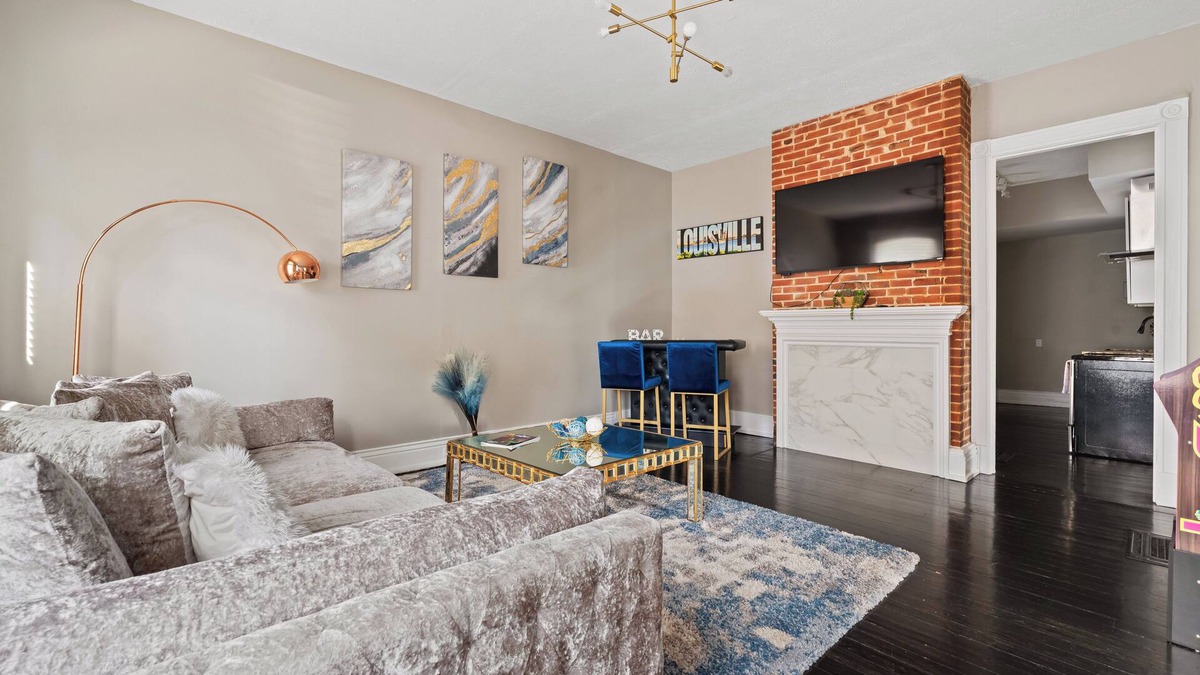 Louisville House | Walk to Shops,Restaurants,Nightlife! Bardstown Rd/Highlands ~ PacMan/King Bed