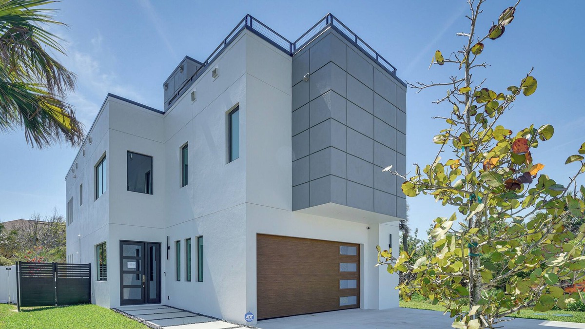 Avalon by the Sea House | Walk to Shore: Modern Stunner in Ormond Beach!