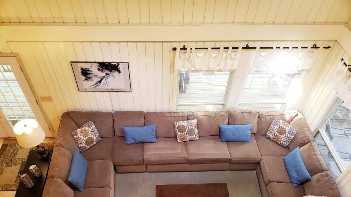 Massanutten House | Walk to Slopes & Tubing, MiniGolf, GoCarts, Zipline Course plus MORE!