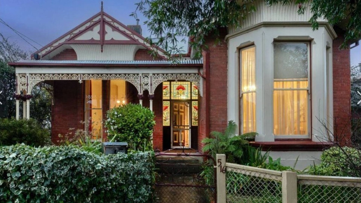 Golden Point Villa | Walk to Sovereign Hill, Cafes & Shops from this historic, pet-friendly villa.