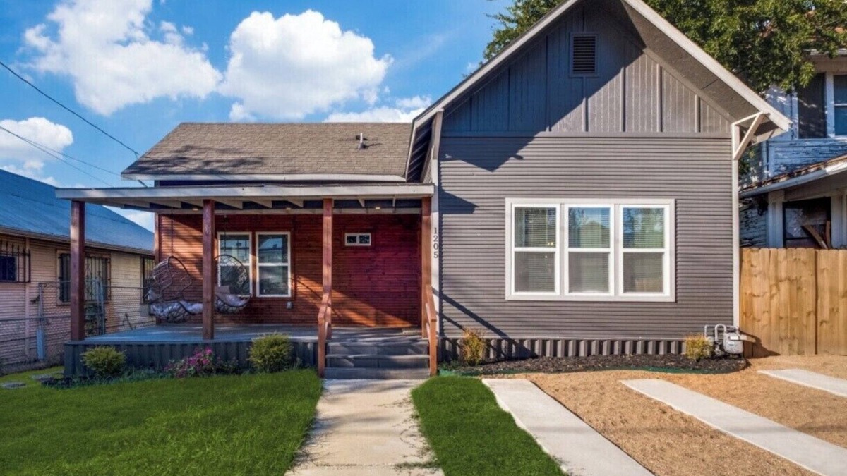 Nevada Street House | Walk to St. Paul Square & Downtown