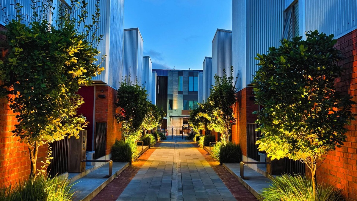 Christchurch City Centre House | Walk to Stadium · CBD 2BR 2Bath Townhouse + Free Reserved Parking - JJHome