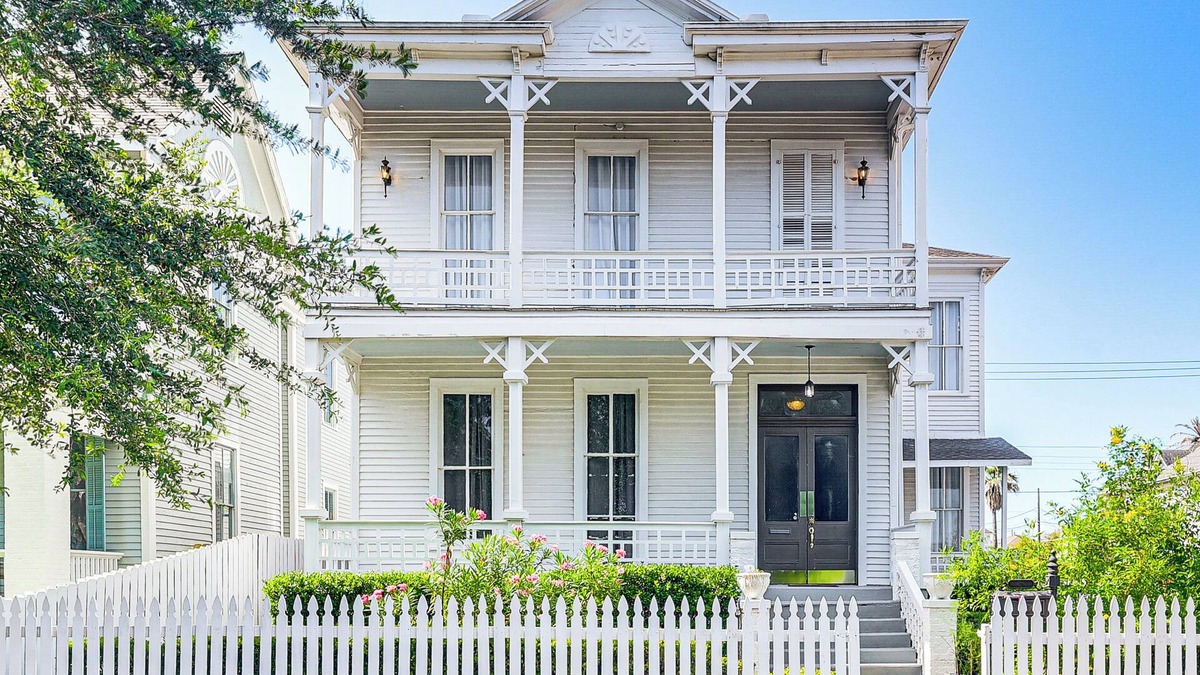 Galveston Apartment | Walk to Strand District: Historic Galveston Home