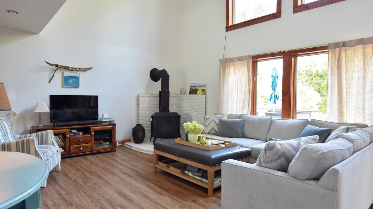 Cape May Point House | Walk to the beach from this cozy birder cottage! 3beds, 2ba