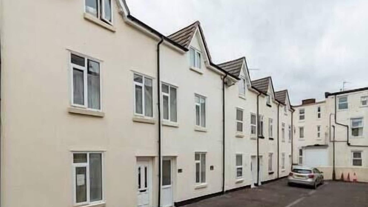 Bournemouth City Centre House | Walk to the beach in 4 minutes.