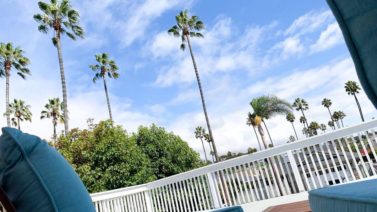 Pierpont Bay Apartment | Walk to the Beach! Pineapple Palms Townhouse Apt